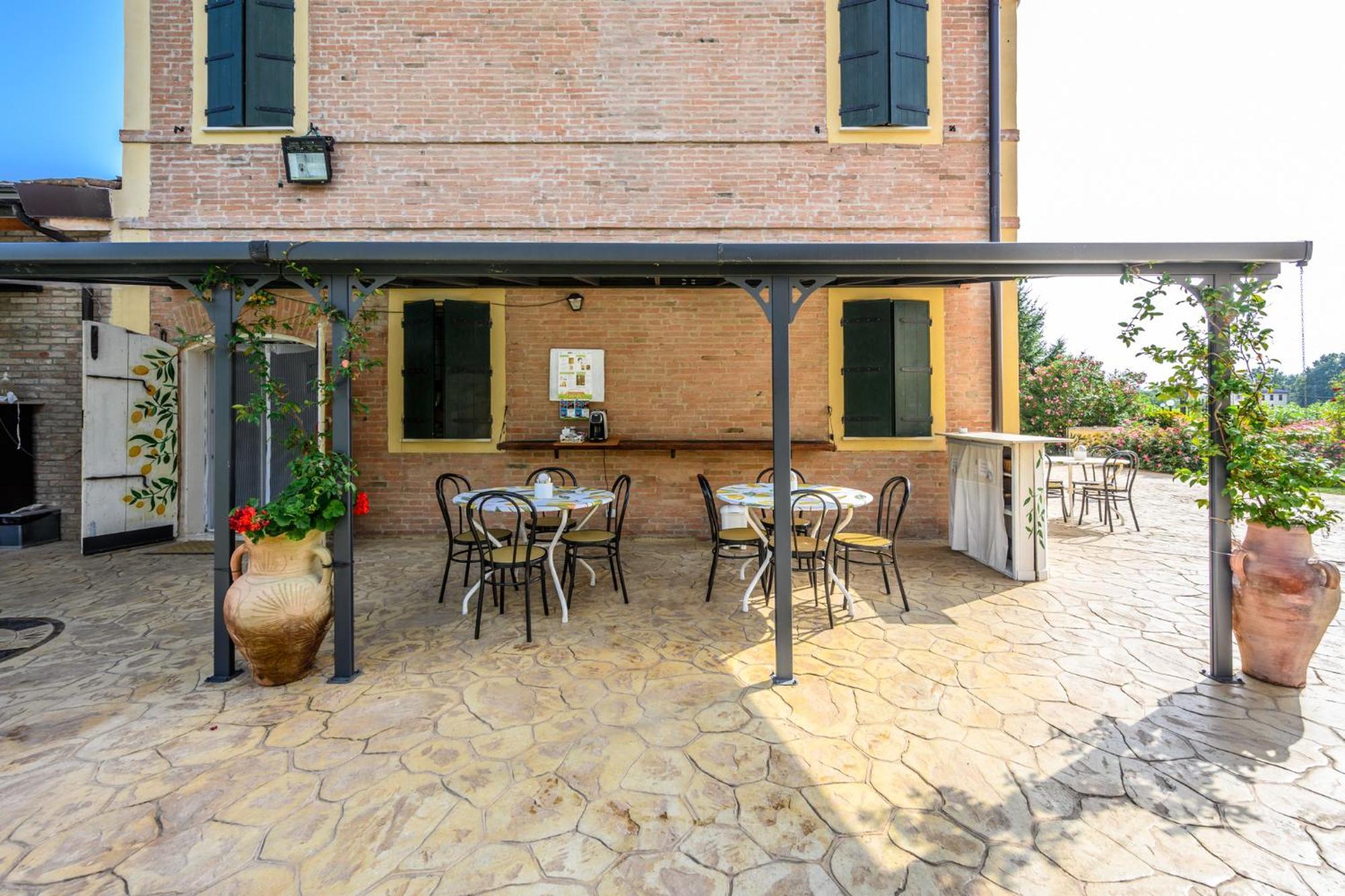 Bed and Breakfast La Casa Di Valeria - Модена Екстер'єр фото